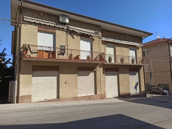 locale commerciale in vendita a Porto Sant'Elpidio
