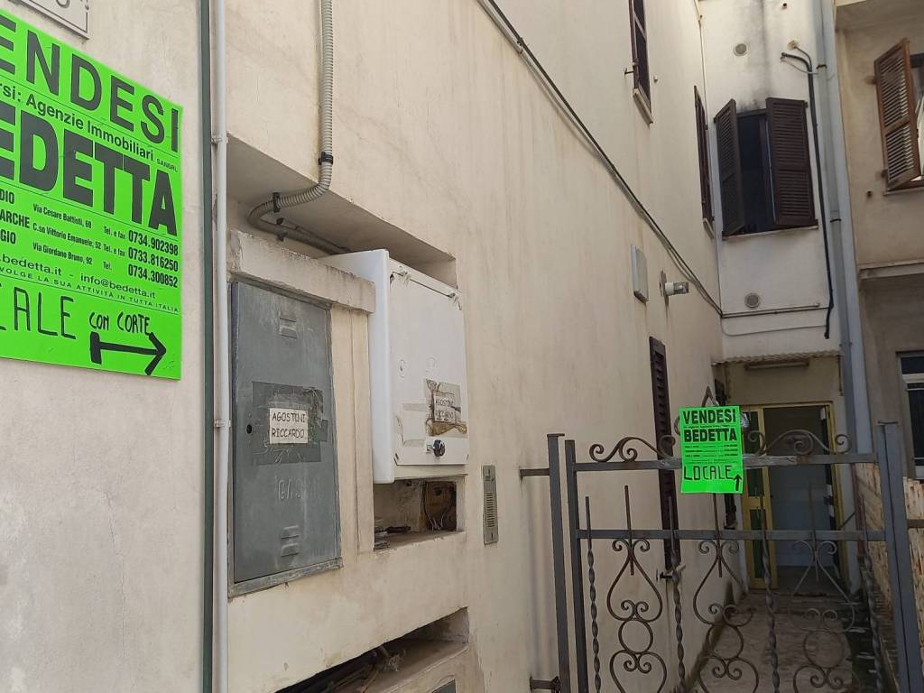 locale commerciale in vendita a Porto Sant'Elpidio