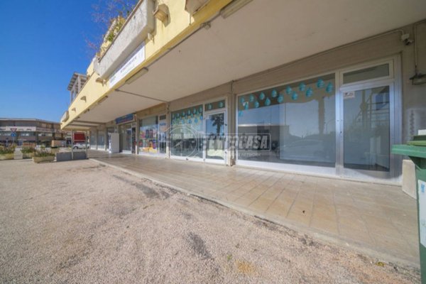 locale commerciale in vendita a Porto Sant'Elpidio