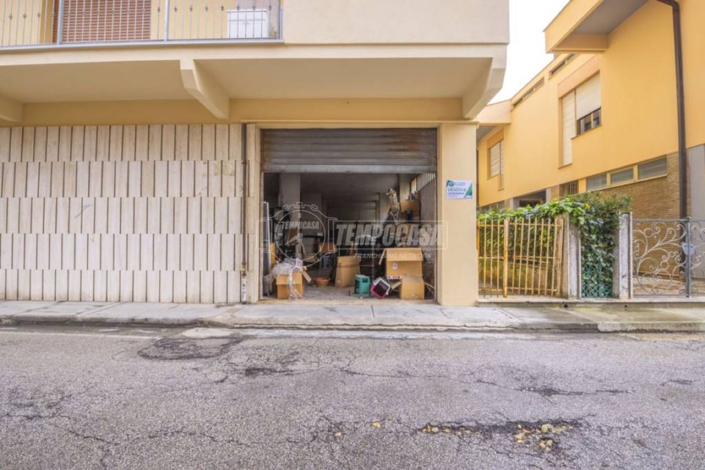 locale commerciale in vendita a Porto Sant'Elpidio