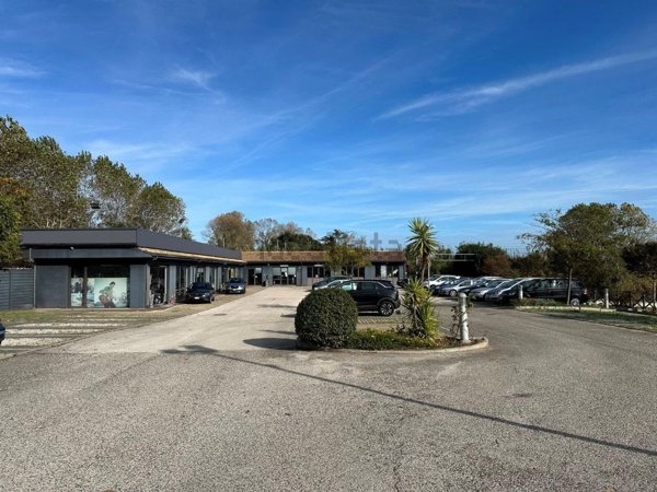 locale commerciale in vendita a Porto Sant'Elpidio
