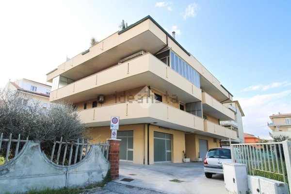 locale commerciale in vendita a Porto Sant'Elpidio