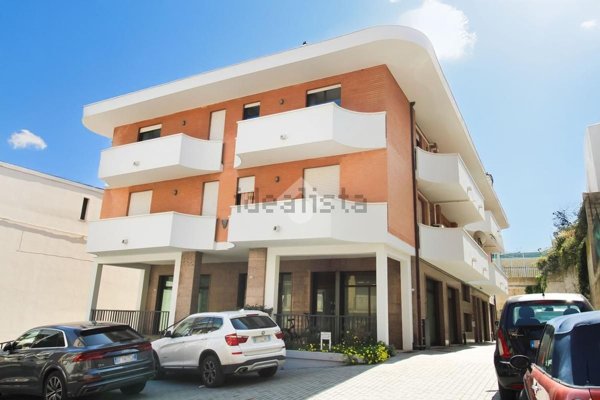 locale commerciale in vendita a Porto Sant'Elpidio
