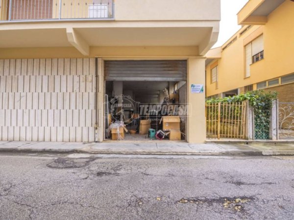 locale commerciale in vendita a Porto Sant'Elpidio