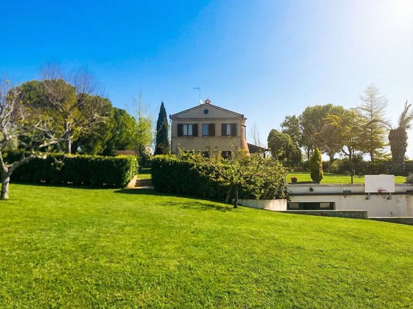 casale in vendita a Porto Sant'Elpidio