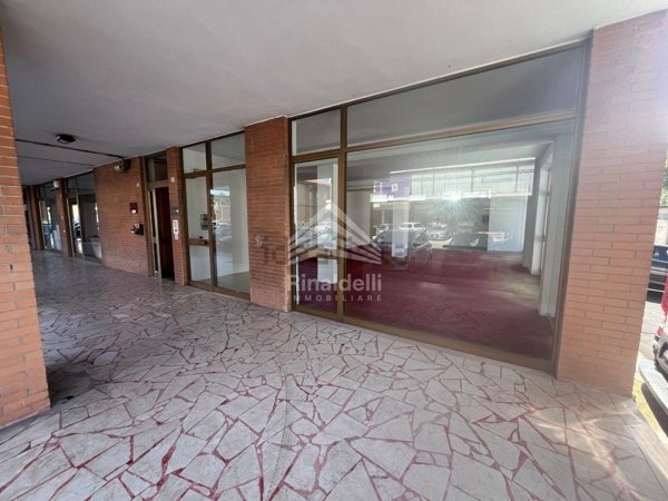 locale commerciale in vendita a Porto Sant'Elpidio