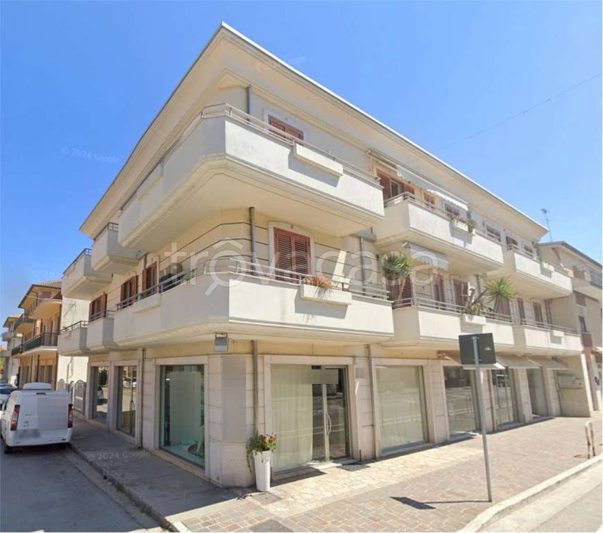 locale commerciale in vendita a Porto Sant'Elpidio