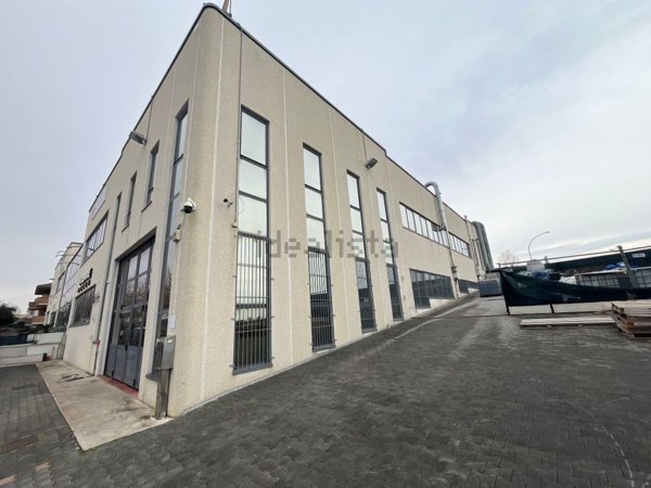 locale commerciale in vendita a Porto Sant'Elpidio