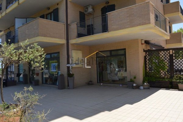 locale commerciale in vendita a Porto Sant'Elpidio
