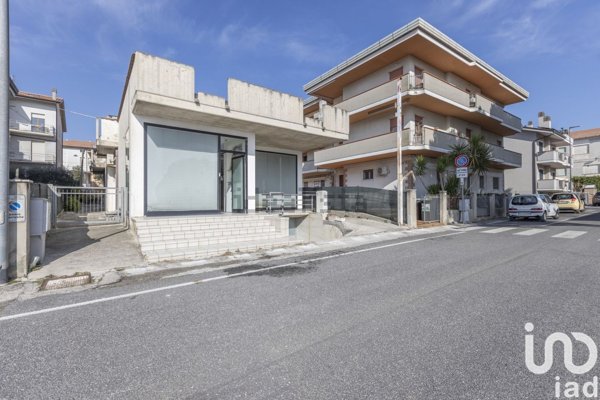 locale commerciale in vendita a Porto Sant'Elpidio