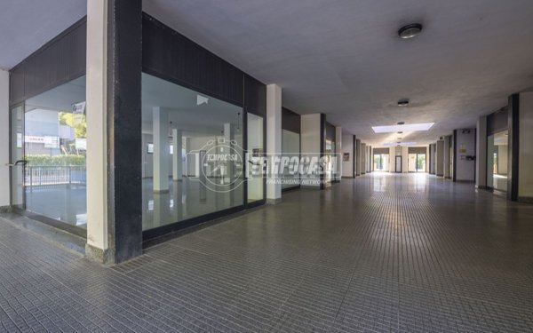 locale commerciale in vendita a Porto Sant'Elpidio