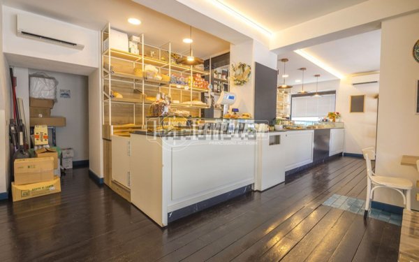 locale commerciale in vendita a Porto Sant'Elpidio