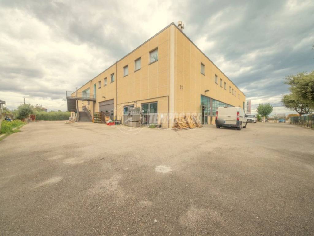 capannone in vendita a Porto Sant'Elpidio