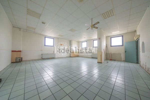 locale commerciale in vendita a Porto Sant'Elpidio