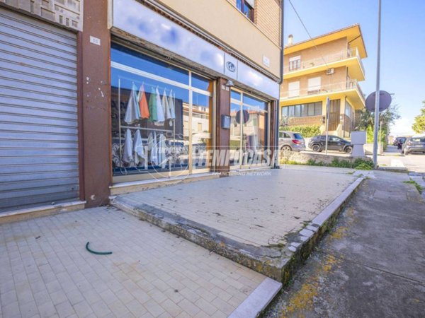 locale commerciale in vendita a Porto Sant'Elpidio