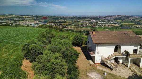casa indipendente in vendita a Rapagnano