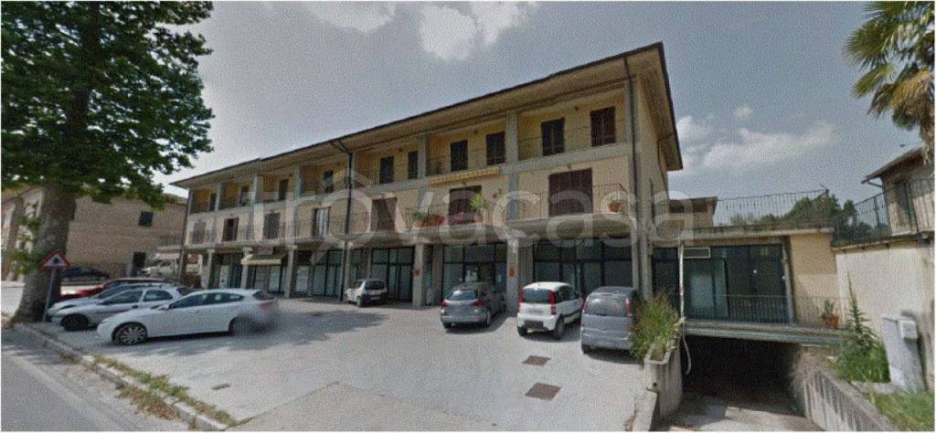 locale commerciale in vendita a Santa Vittoria in Matenano