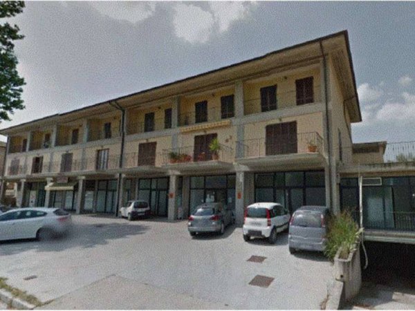 locale commerciale in vendita a Santa Vittoria in Matenano