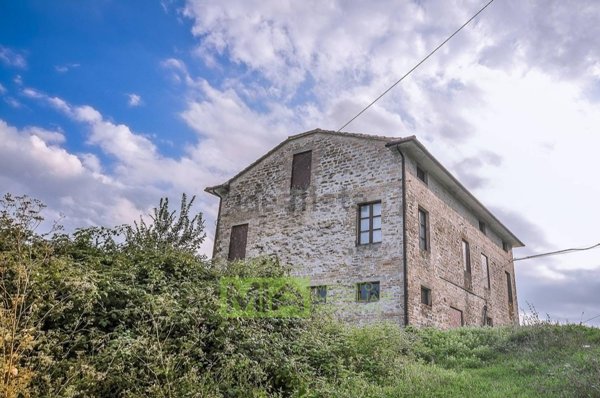 casa indipendente in vendita a Santa Vittoria in Matenano