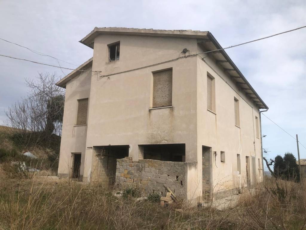 casa indipendente in vendita a Santa Vittoria in Matenano