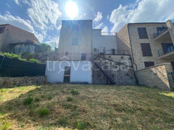 casa indipendente in vendita a Santa Vittoria in Matenano