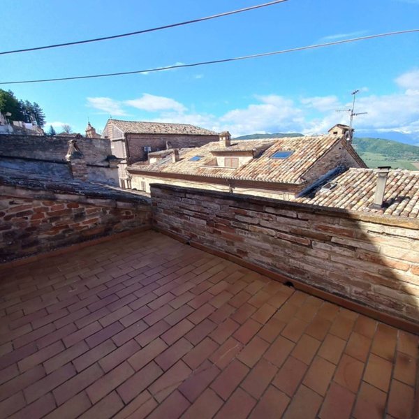 casa indipendente in vendita a Santa Vittoria in Matenano