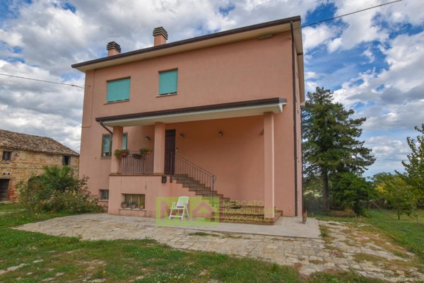 casa indipendente in vendita a Santa Vittoria in Matenano