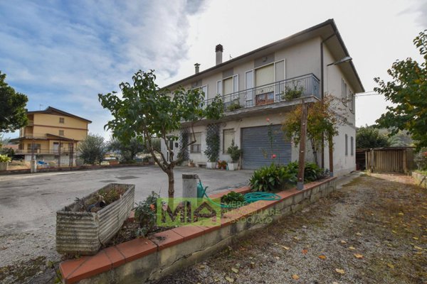 casa indipendente in vendita a Santa Vittoria in Matenano in zona Ponte Maglio