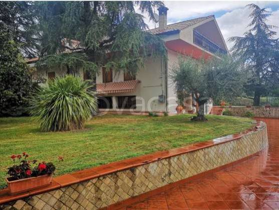casa indipendente in vendita a Santa Vittoria in Matenano in zona Ponte Maglio