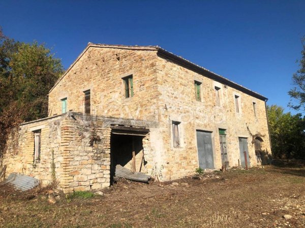 casa indipendente in vendita a Santa Vittoria in Matenano