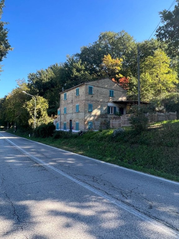 casa indipendente in vendita a Santa Vittoria in Matenano