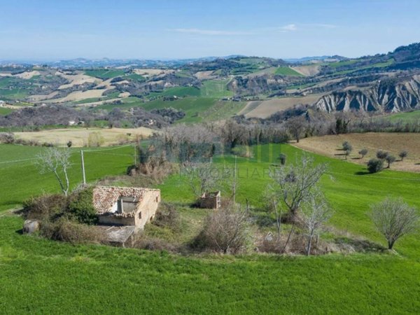 casa indipendente in vendita a Santa Vittoria in Matenano