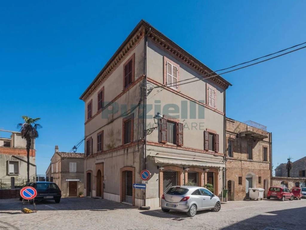 casa indipendente in vendita a Santa Vittoria in Matenano