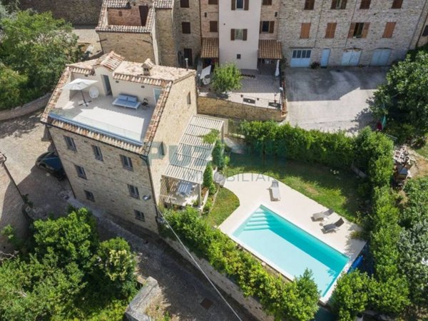 casa indipendente in vendita a Santa Vittoria in Matenano