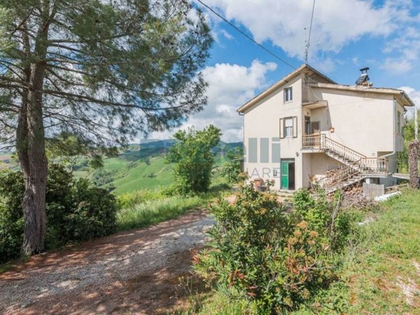 casa indipendente in vendita a Santa Vittoria in Matenano