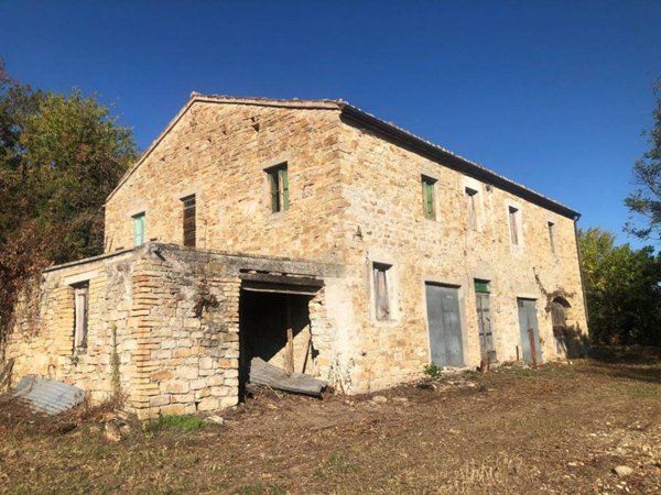casa indipendente in vendita a Santa Vittoria in Matenano
