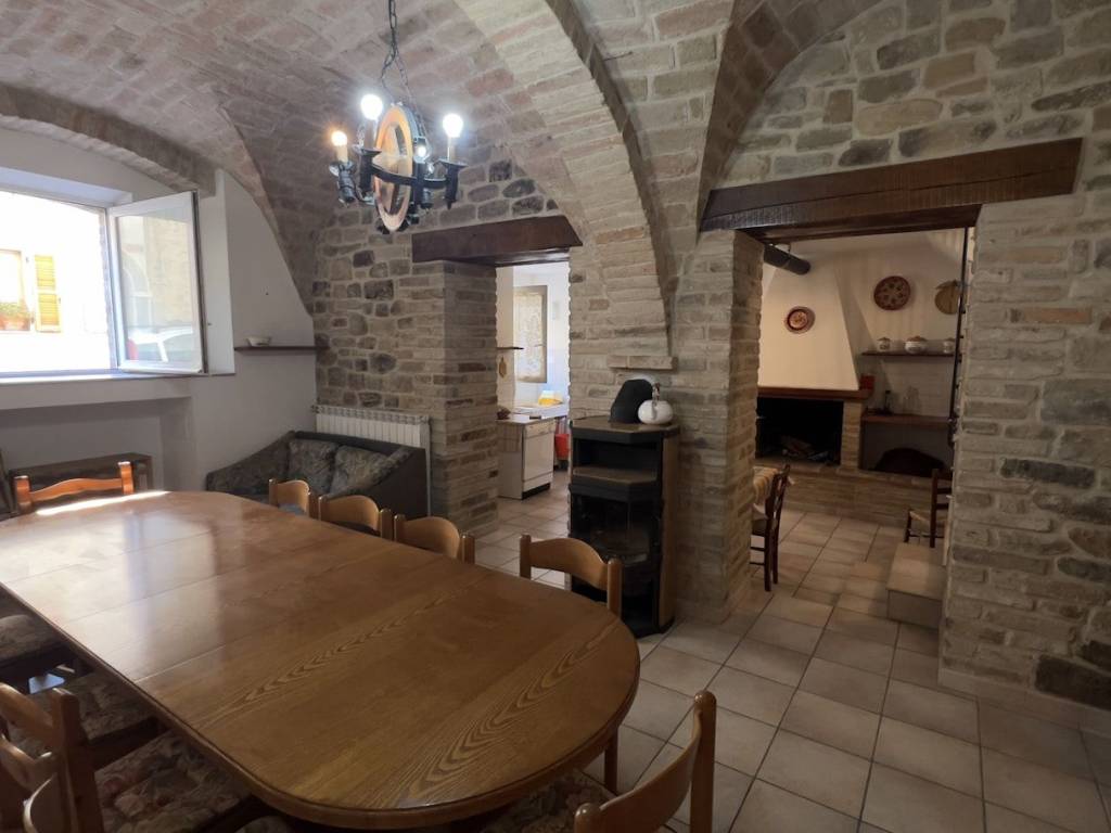 casa indipendente in vendita a Santa Vittoria in Matenano