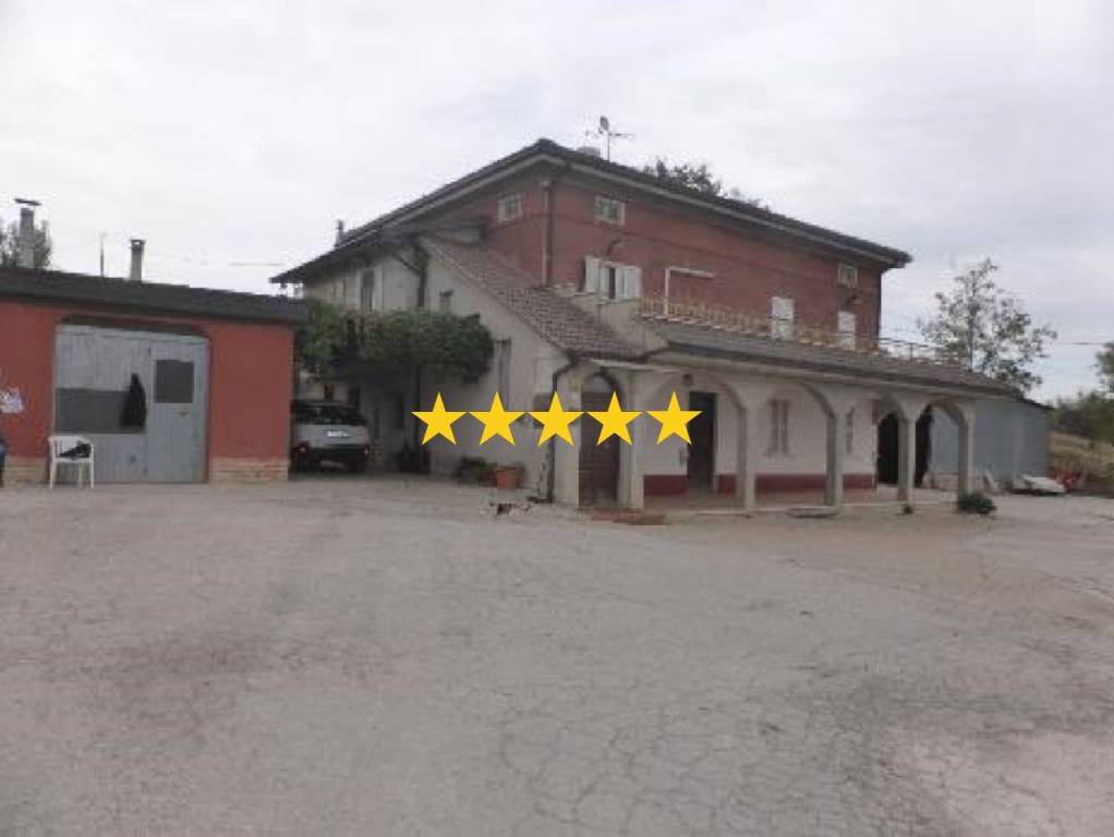 casa indipendente in vendita a Santa Vittoria in Matenano
