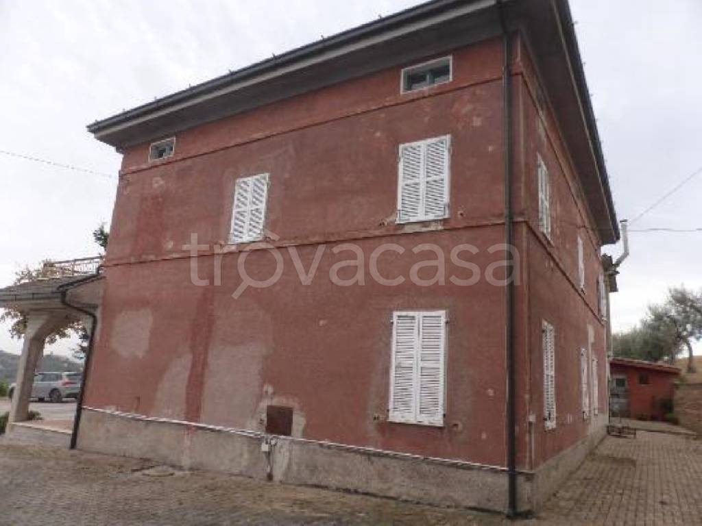 casa indipendente in vendita a Santa Vittoria in Matenano