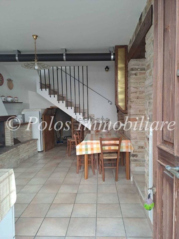 casa indipendente in vendita a Santa Vittoria in Matenano
