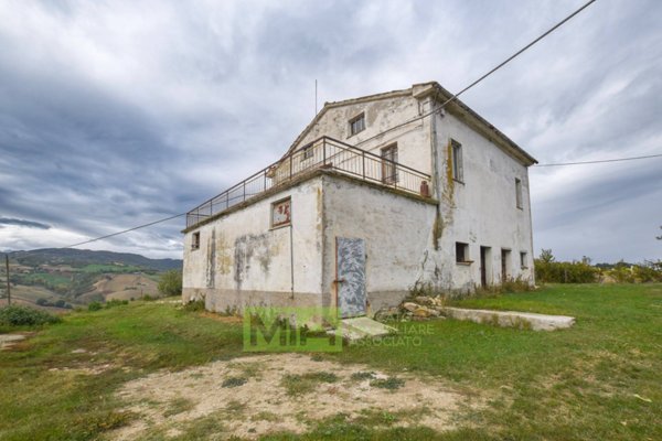 casa indipendente in vendita a Santa Vittoria in Matenano