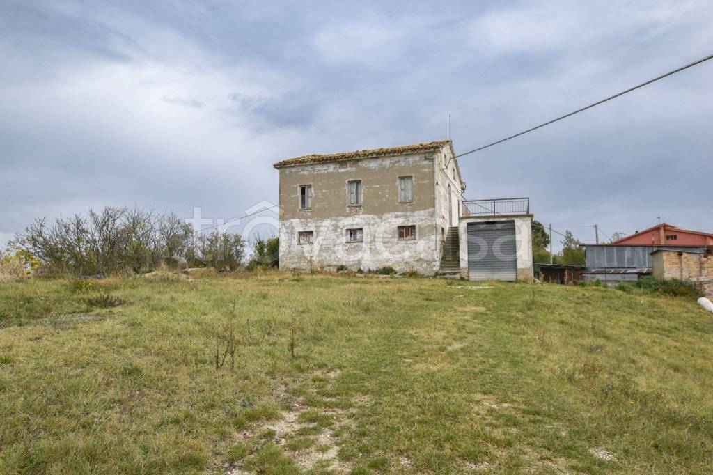 casa indipendente in vendita a Santa Vittoria in Matenano