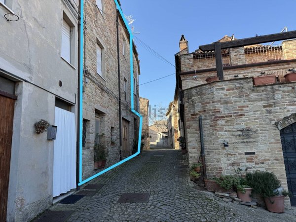 casa indipendente in vendita a Santa Vittoria in Matenano