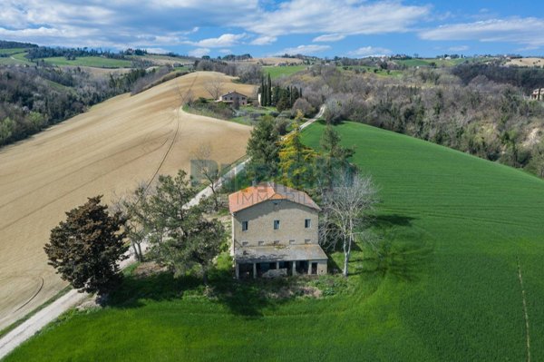 casa indipendente in vendita a Santa Vittoria in Matenano