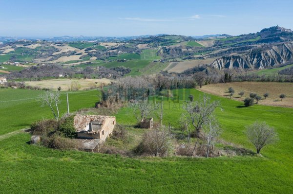 esavano in vendita a Santa Vittoria in Matenano