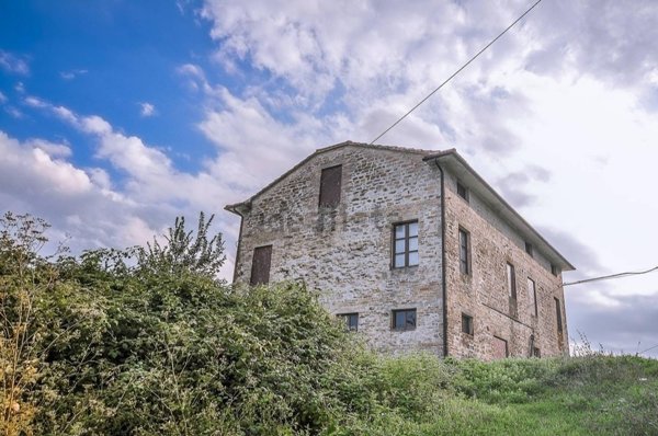 casale in vendita a Santa Vittoria in Matenano