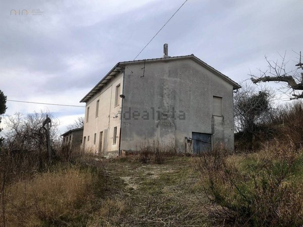 casale in vendita a Santa Vittoria in Matenano