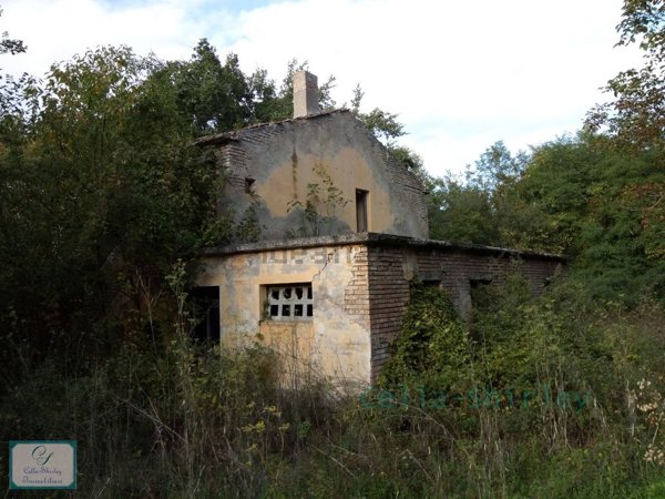 casa indipendente in vendita a Santa Vittoria in Matenano