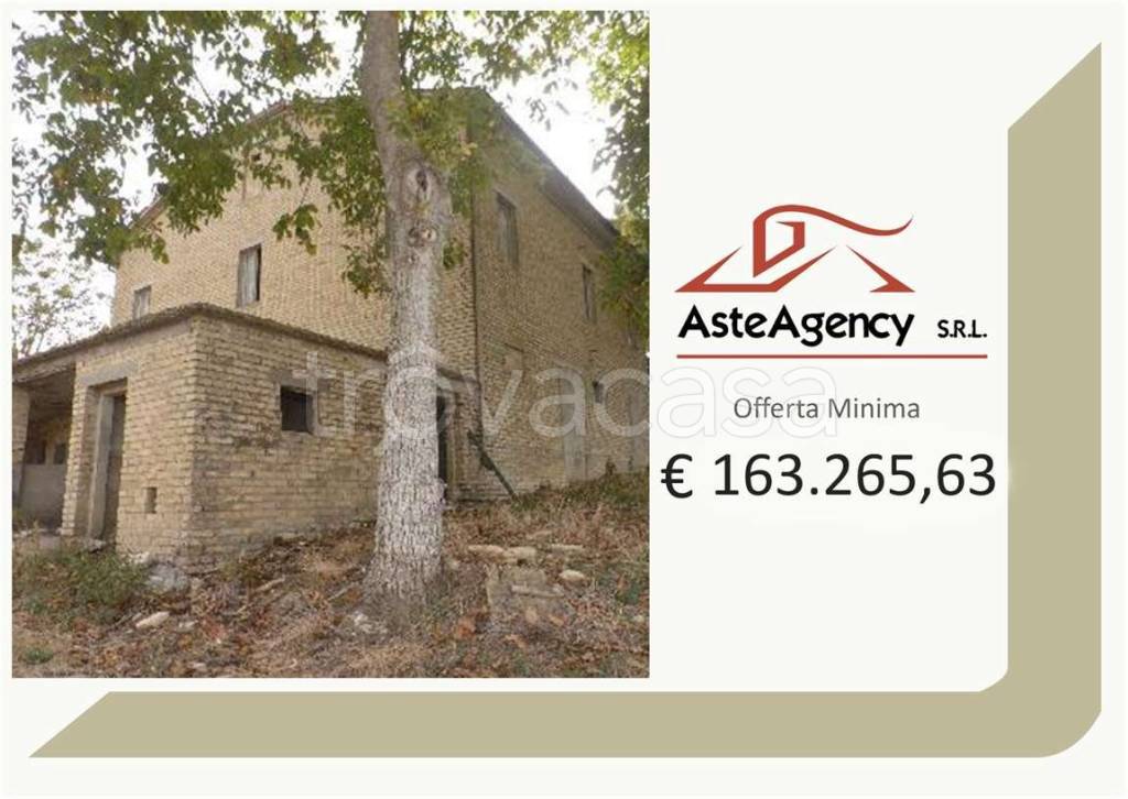 casa indipendente in vendita a Santa Vittoria in Matenano