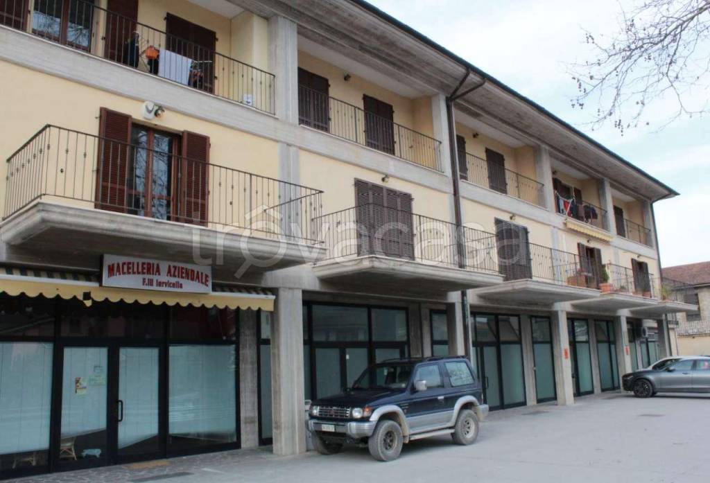 negozio in vendita a Santa Vittoria in Matenano
